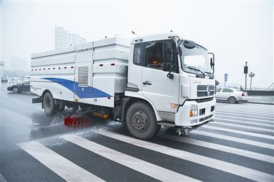 新型馬路清掃車武漢投入使用