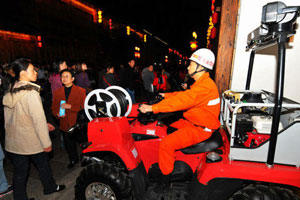 福州：袖珍消防車守護(hù)元宵燈會(huì)