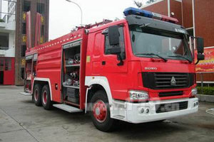 泉州添滅火尖刀—干粉泡沫聯(lián)用消防車(chē)