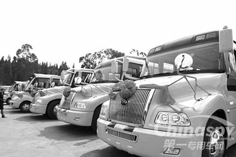 昆明第一批校車落戶安寧 13位老駕獲準(zhǔn)開校車