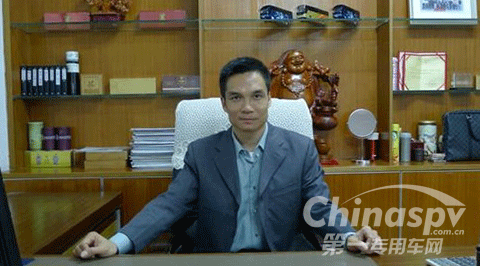 南湖旅游汽車有限公司的董事長鄧添