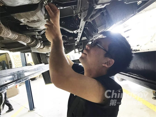 金旅校車科威特技術(shù)維護團隊