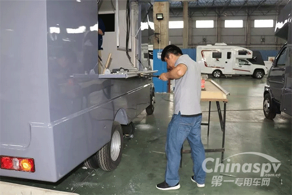 安源:趕制特種房車 確保如期交付