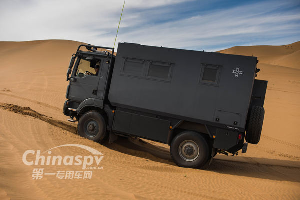 全能悍將MAN TGS越野房車馳騁沙漠