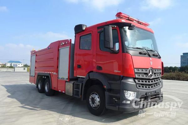 上海金盾高層供水消防車順利通過(guò)檢測(cè)