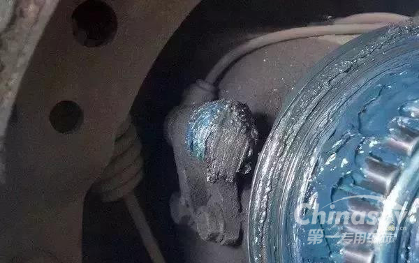 貨車軸承黃油上太多會(huì)導(dǎo)致ABS探頭失靈？！