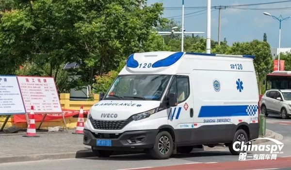 依維柯DAILY底盤改裝的救護(hù)車