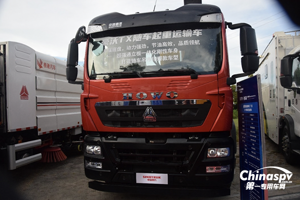 　豪沃TX隨車起重運(yùn)輸車