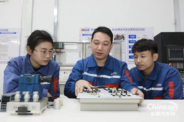 玉柴全國人大代表李海樺為內燃機產(chǎn)業(yè)高質量發(fā)展建言獻策