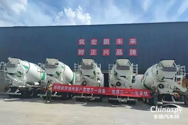 新能源車呈現(xiàn)交付熱潮 三一電動(dòng)攪拌車批量交付湖州客戶 