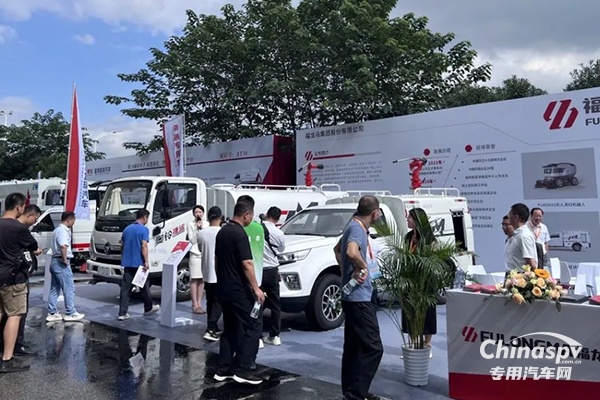 福龍馬攜多款智能及環(huán)衛(wèi)應(yīng)急搶險裝備亮相華東環(huán)衛(wèi)年會