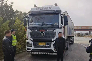 成都查獲一故意撕毀危險(xiǎn)品運(yùn)輸標(biāo)志、違規(guī)運(yùn)輸天然氣貨車