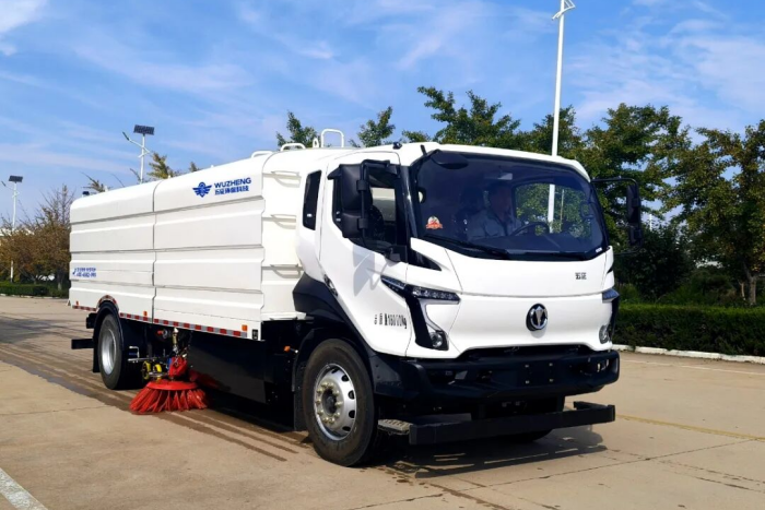 9方水+7方箱，高效續(xù)航6小時(shí)！五征18噸電動(dòng)洗掃車(chē)賦能城市清潔