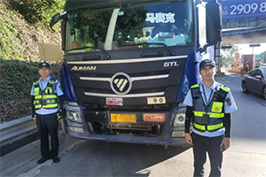 深圳查獲一危化品車(chē)輛未按規(guī)定懸掛警示標(biāo)志和制作運(yùn)單