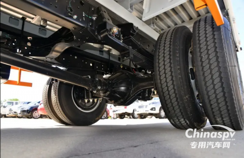 可載6人 翼放工程車以硬核實力助力電力搶修任務(wù)高效完成