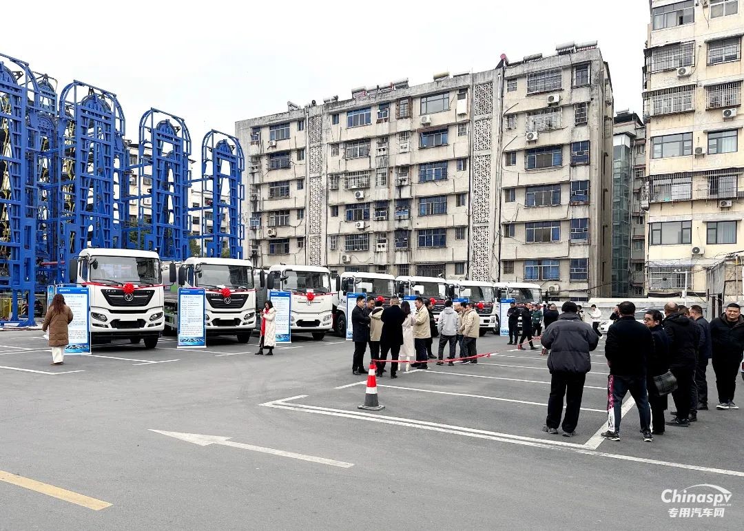 簽單420輛！東風(fēng)天錦系列水車新品耀世啟新