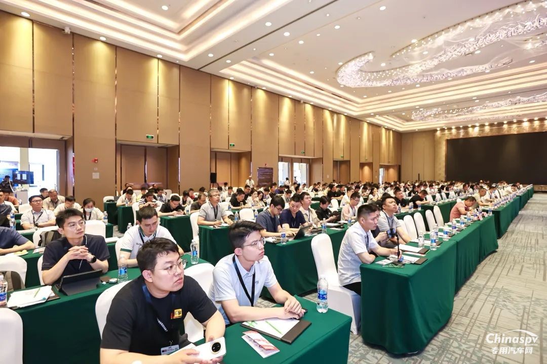 漢德車橋重磅亮相2025重慶智造峰會！定義可靠、高效、綠色新標(biāo)桿！