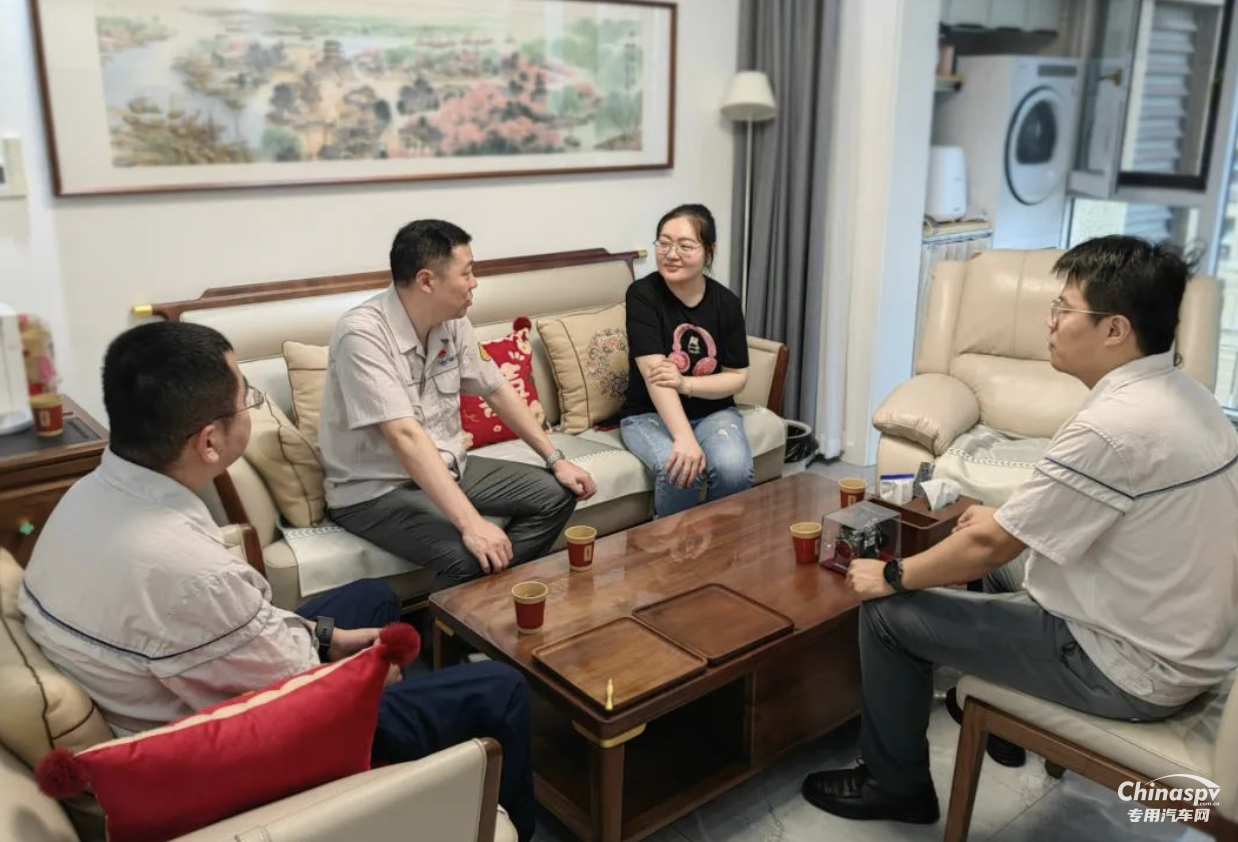 情系海外將士 慰問溫暖后方 解放動力領(lǐng)導(dǎo)走訪慰問功勛員工家屬