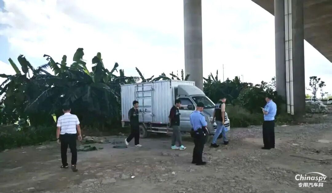 廣東東莞查獲一非法“黑危化品車”及時(shí)消除安全隱患