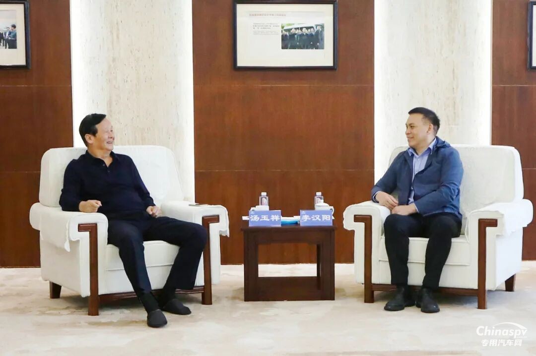 玉柴黨委書記?李漢陽與宇通集團(tuán)董事長湯玉祥會談交流