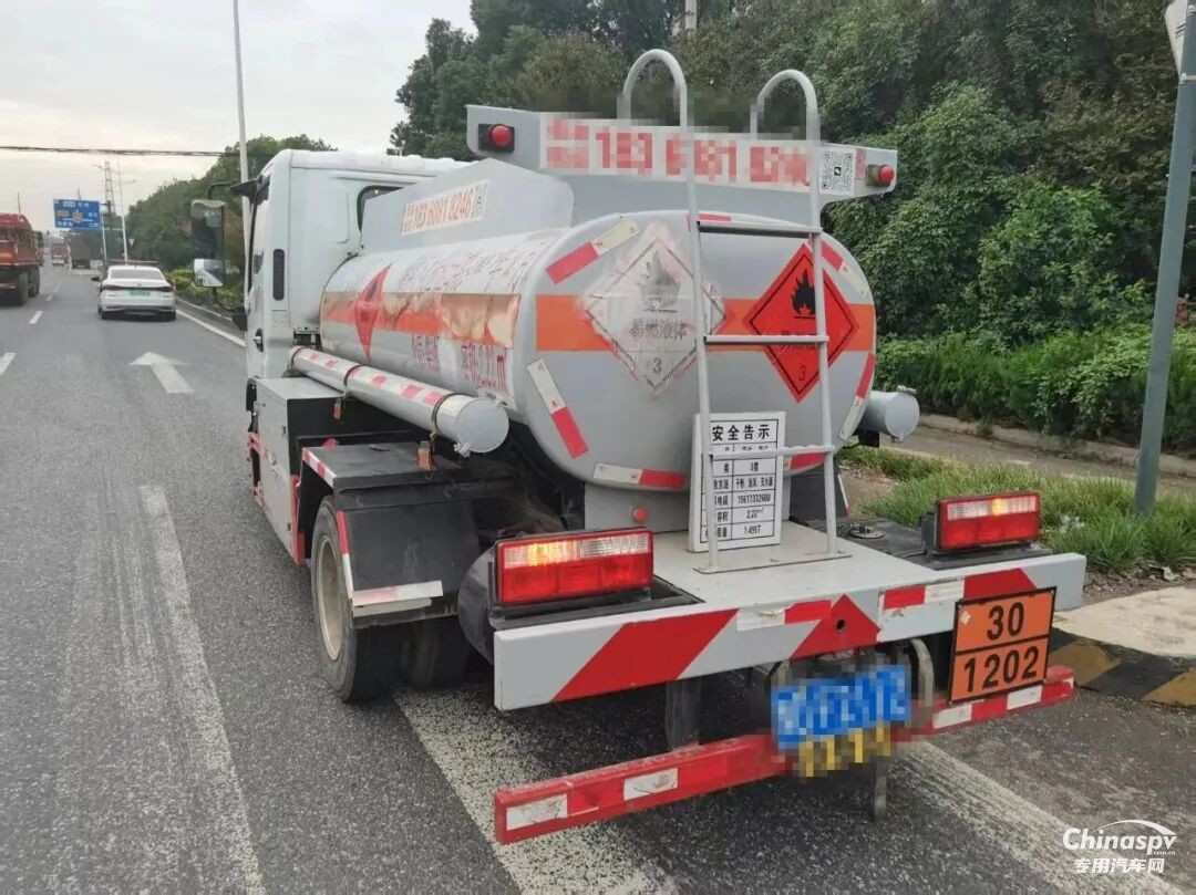 江陰查處一危化品車輛未配備押運(yùn)員、未提供貨物運(yùn)單