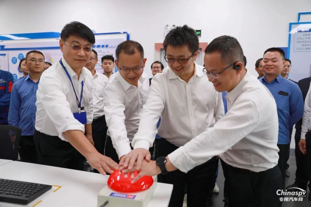 柳汽·玉柴·法士特一體化黃金動(dòng)力鏈點(diǎn)火儀式圓滿完成