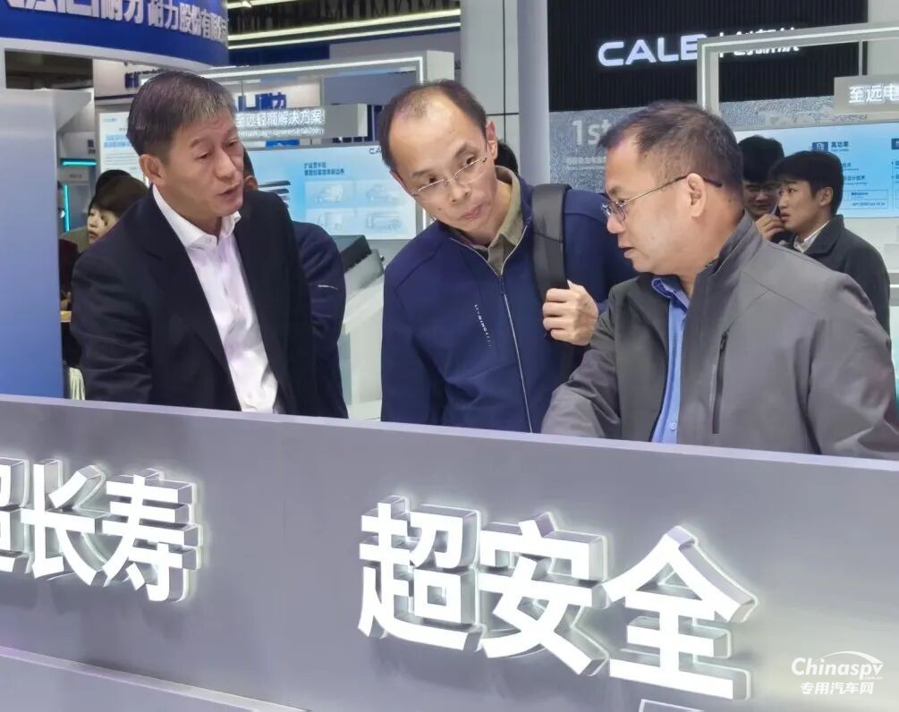 更智能、更綠色!東風(fēng)龍擎實力亮相2025中國國際商用車展