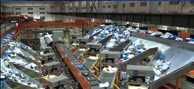 我國快遞年業(yè)務(wù)量首次突破1800億件