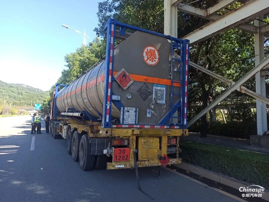 福建查獲一?；奋囻{駛員擅自運(yùn)輸普貨