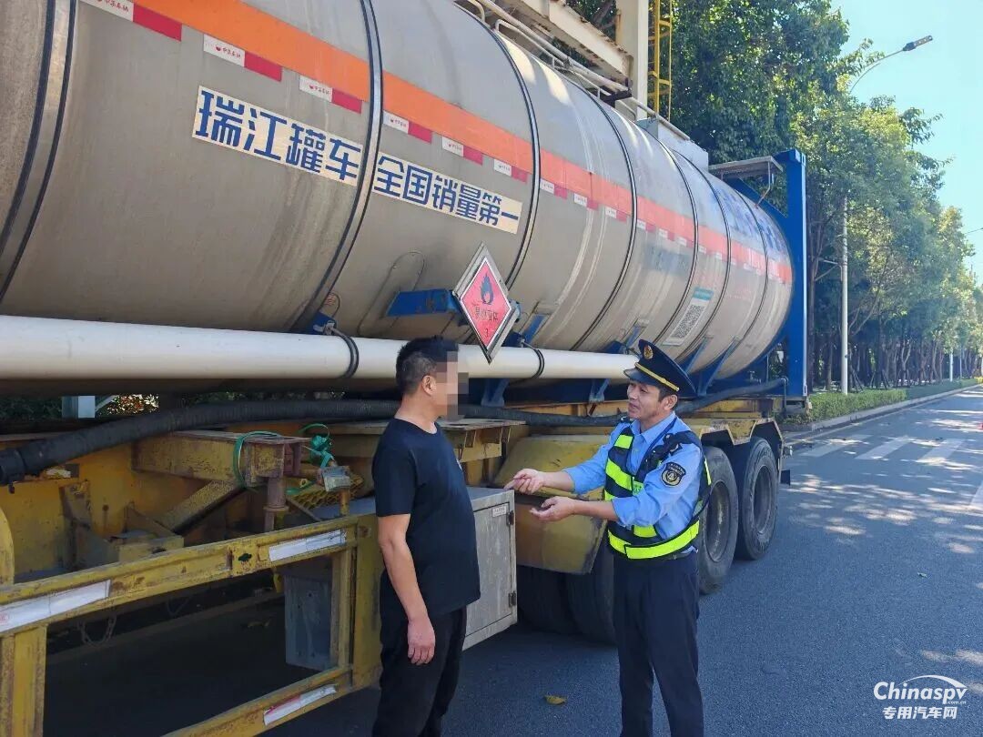 福建查獲一?；奋囻{駛員擅自運(yùn)輸普貨