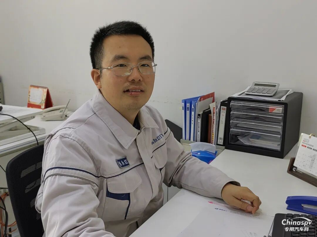 解放動(dòng)力：紅色引擎強(qiáng)動(dòng)能，黨員攻堅(jiān)勇爭(zhēng)先！