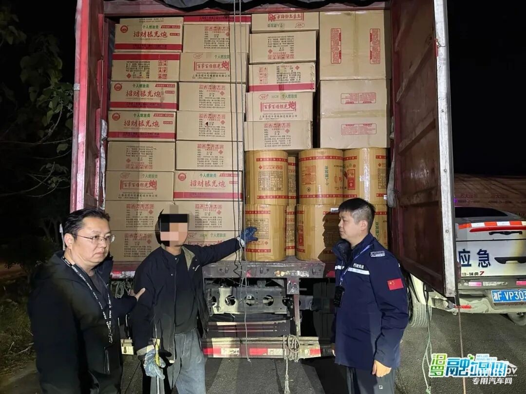 湖南查處一無證運輸煙花爆竹案駕駛員被拘