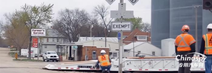 美國(guó)公鐵兩用低平板半掛車