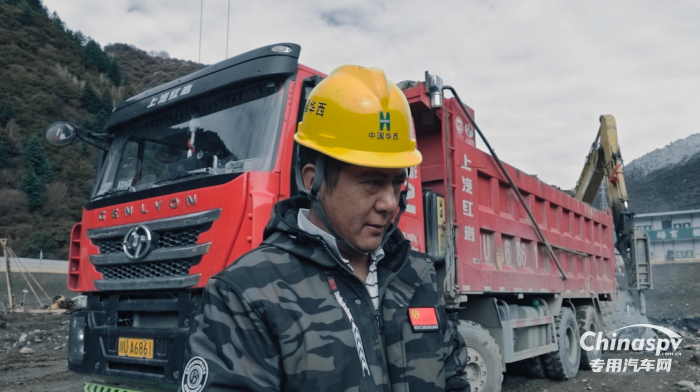 工程之王 馳騁高原 上汽紅巖杰獅C6自卸車批量交付日喀則老用戶