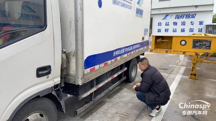 物產(chǎn)中國(guó) 百萬(wàn)同行 楊師傅攜手帥鈴Q3冷藏車守護(hù)好每一滴奶