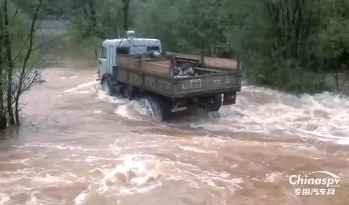 俄羅斯特殊打造的卡瑪斯-4326越野卡車(chē) 可輕松改裝成各種專(zhuān)用汽車(chē)