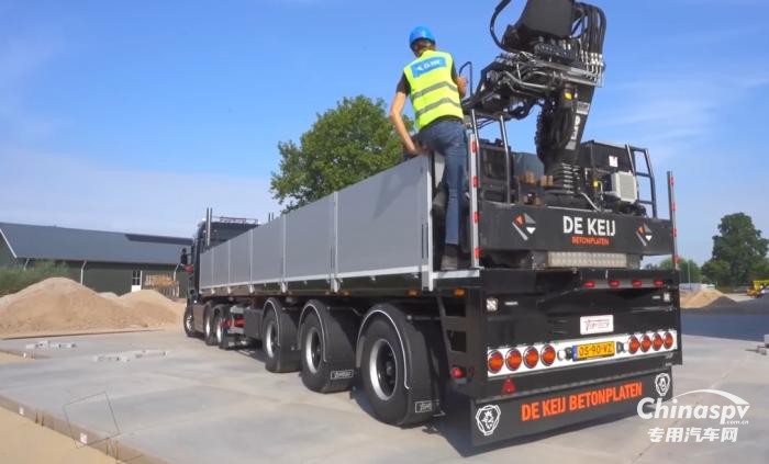 今日國外專用車推薦-歐洲獨(dú)特的滑動隨車起重機(jī)