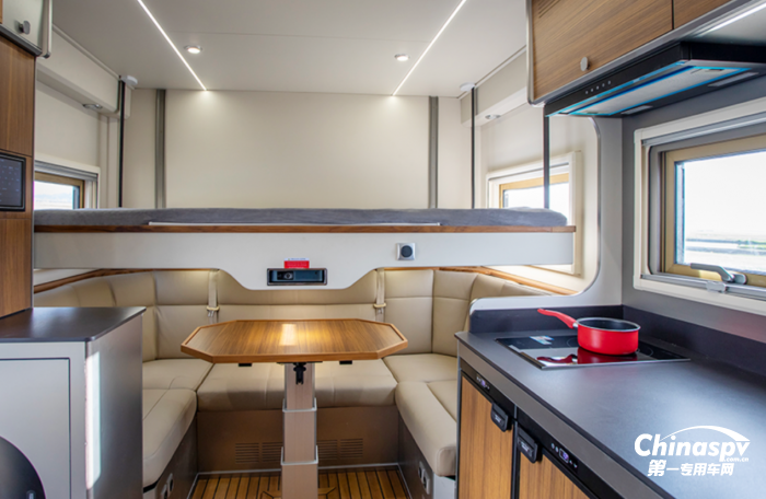 宇通房車與奔馳卡車戰(zhàn)略簽約，向世界展示中國房車新力量