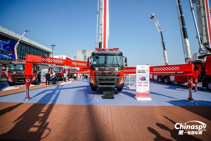 消防圈“大V”甄選 27臺沃爾沃底盤車亮相中國消防展