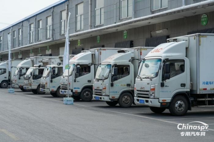 安徽合肥蘇師傅：老鄉(xiāng)雞走向全國(guó)，江淮1卡全程護(hù)航，守護(hù)干凈、新鮮、衛(wèi)生