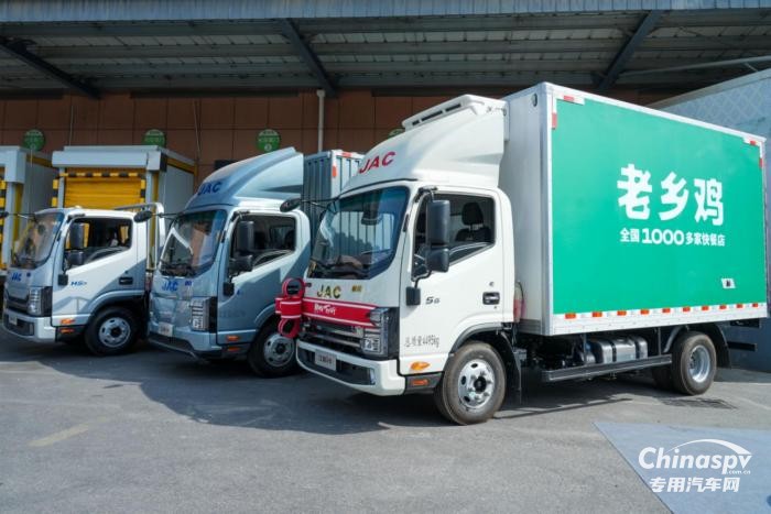 安徽合肥蘇師傅：老鄉(xiāng)雞走向全國(guó)，江淮1卡全程護(hù)航，守護(hù)干凈、新鮮、衛(wèi)生