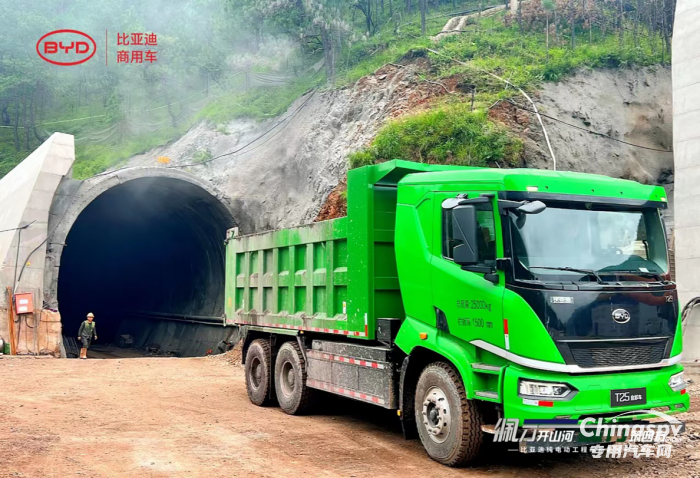 更靈活更高效！比亞迪純電動三軸工程車首次亮相