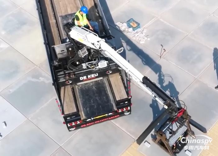 今日國外專用車推薦-歐洲獨(dú)特的滑動隨車起重機(jī)