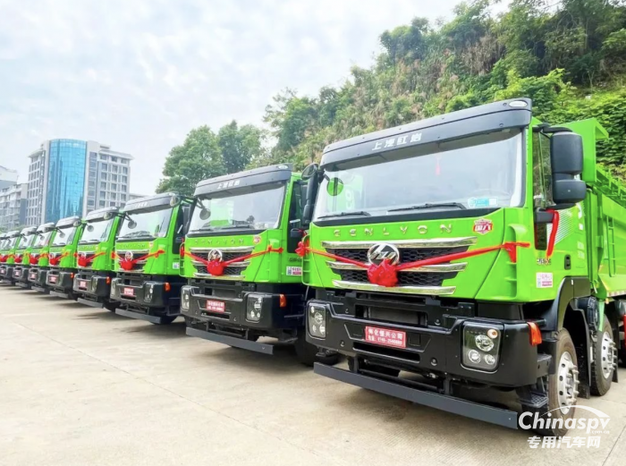 低溫雨雪不斷 清障刻不容緩，上汽紅巖除雪車積極參與道路救援