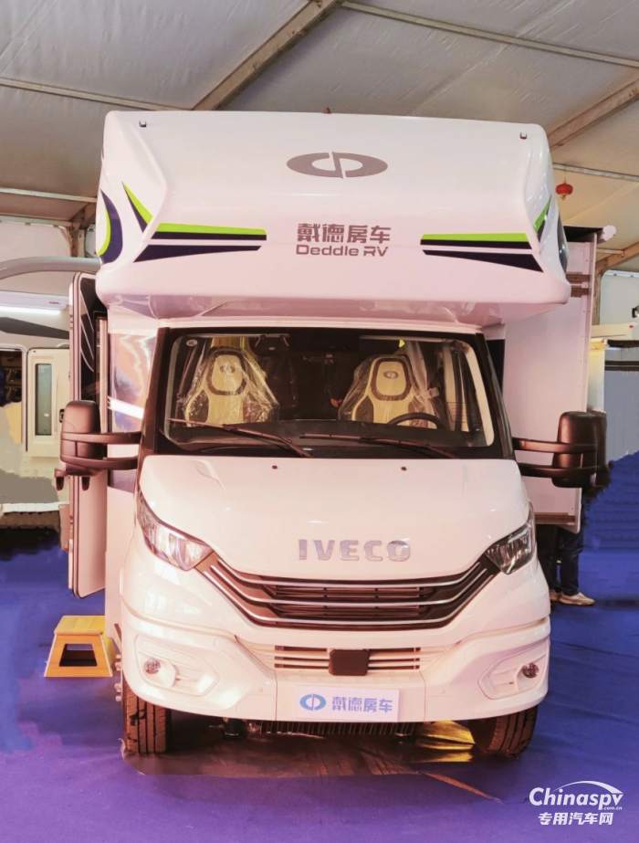 逛龍年首場(chǎng)房車展，選品質(zhì)高端進(jìn)口依維柯底盤房車